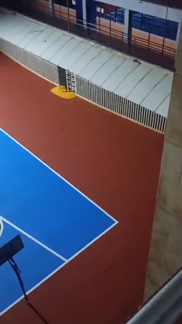 Cancha deportiva pintada por Reyco del Valle